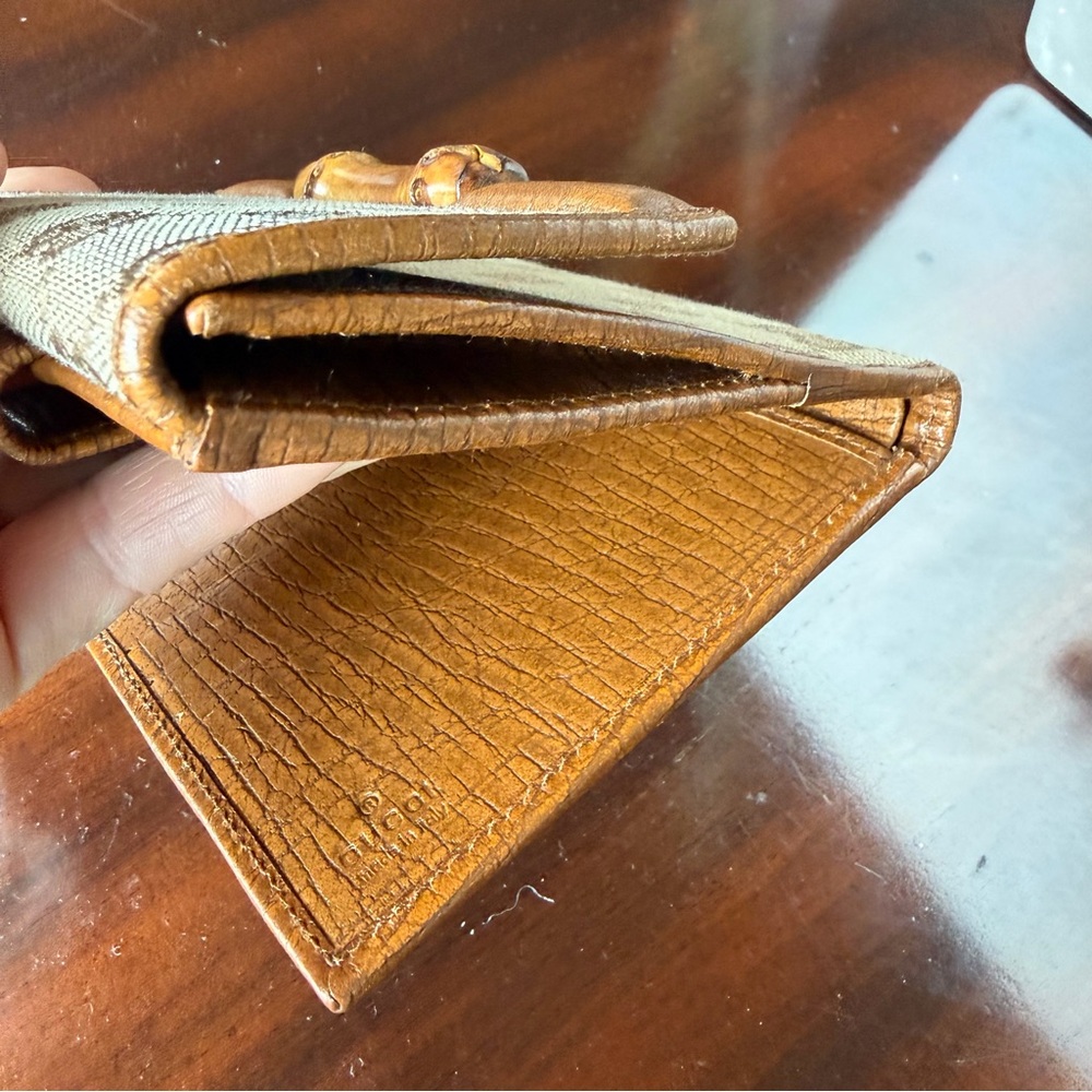 Authentic Gucci GG Canvas Wallet with Bamboo Clasp – Excellent Condition - Picture 5 of 6